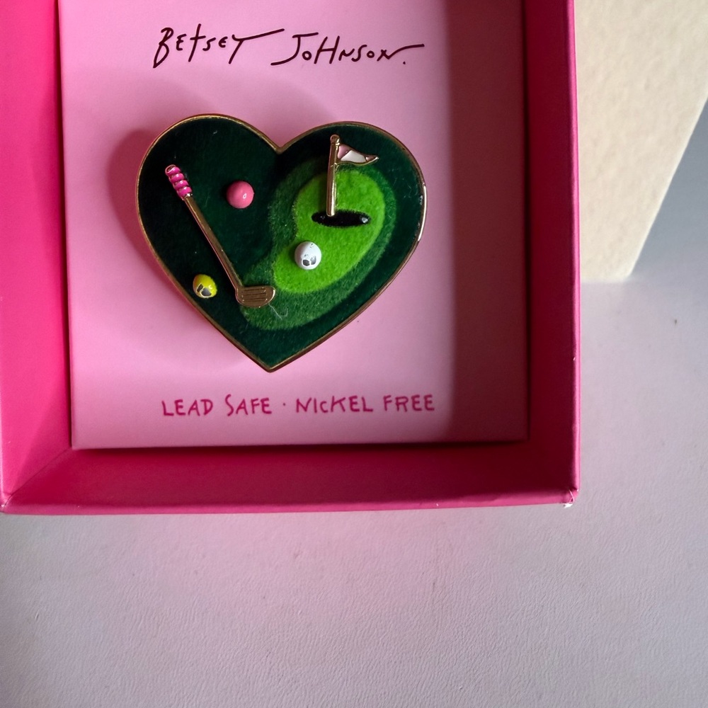 ⛳️Betsey Johnson Green Heart Golf Stretch Ring